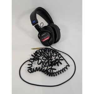 Sony MDR-V6 Over the Ear Headphones for Studio Monitoring and Recording‎